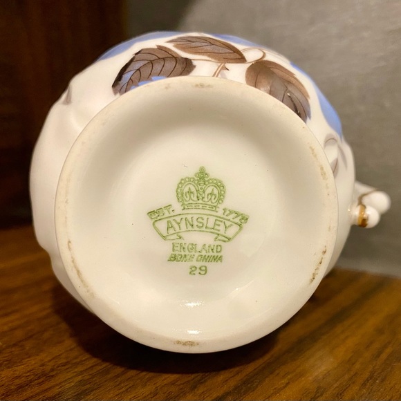 Aynsley England creamer - Picture 3 of 4